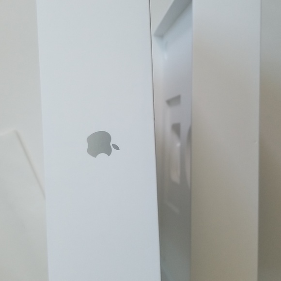 Macbook Air White Empty Box and Shopping Bag - Picture 5 of 7